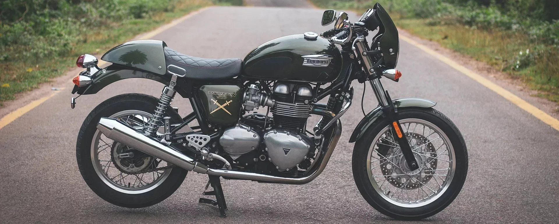 Ancienne triumph cote sur route