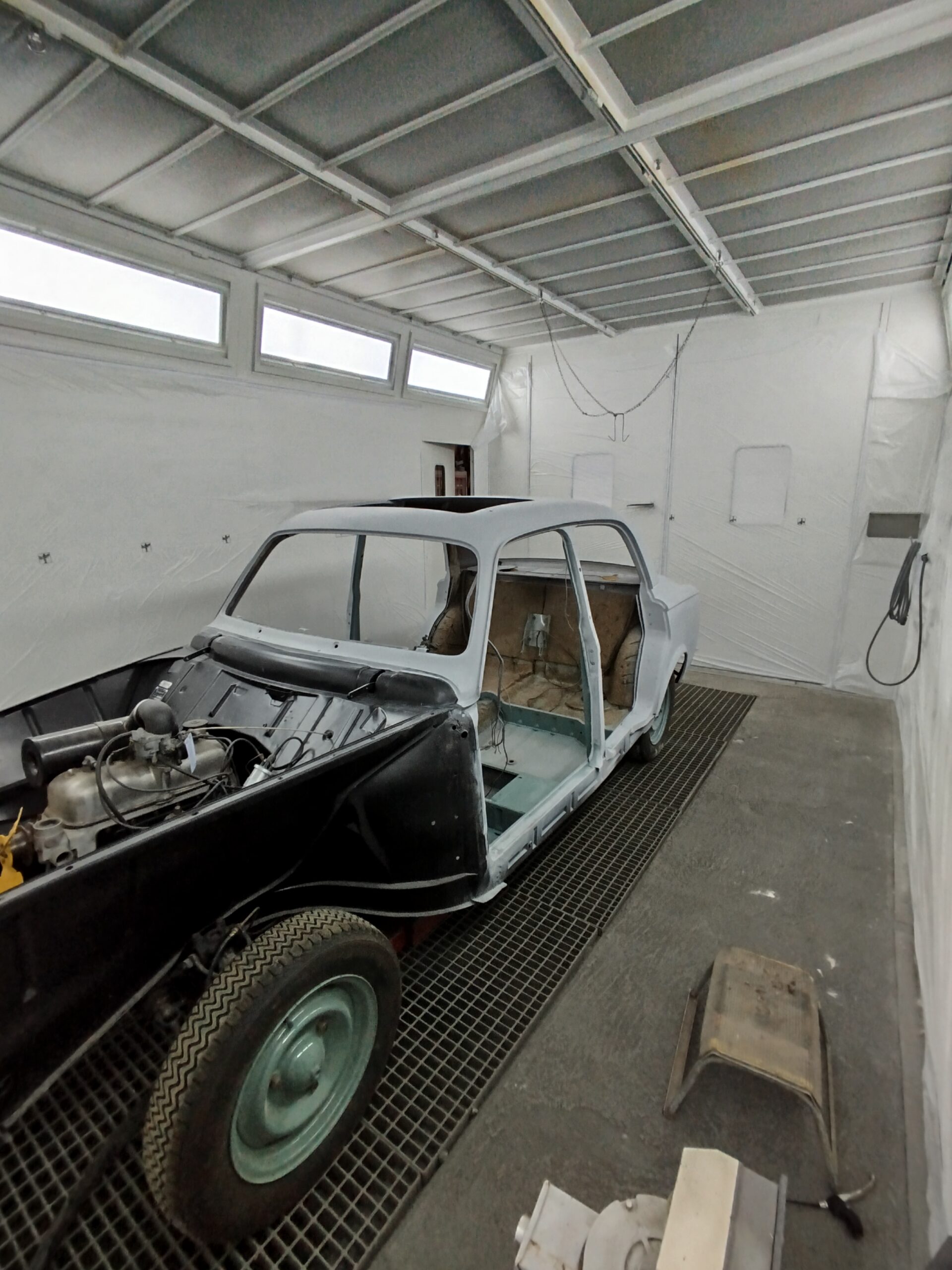 Peugeot 403 restauration carrosserie moteur demonte cabine