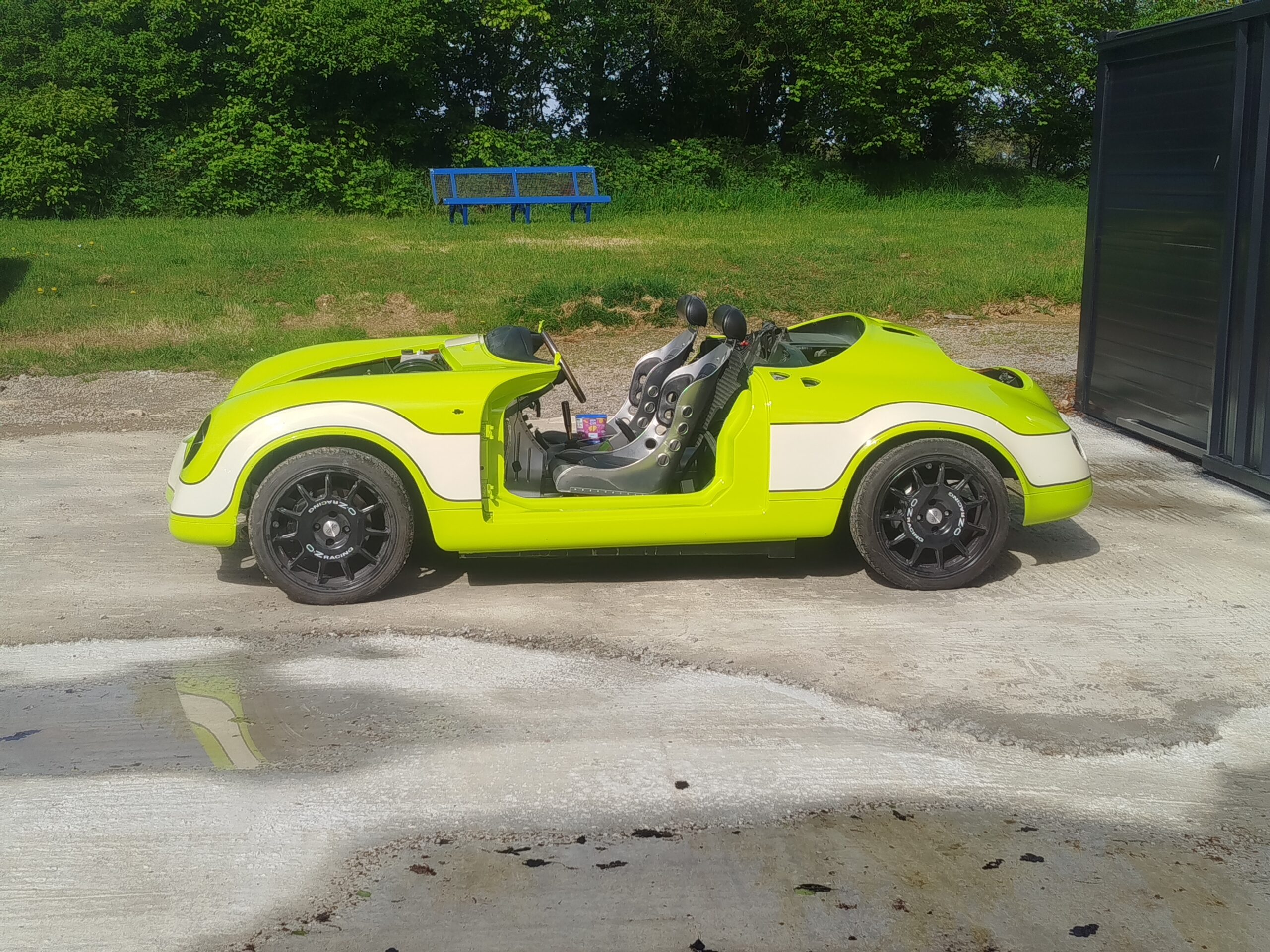 Pgo speedster chassis peint vert pomme cours atelier