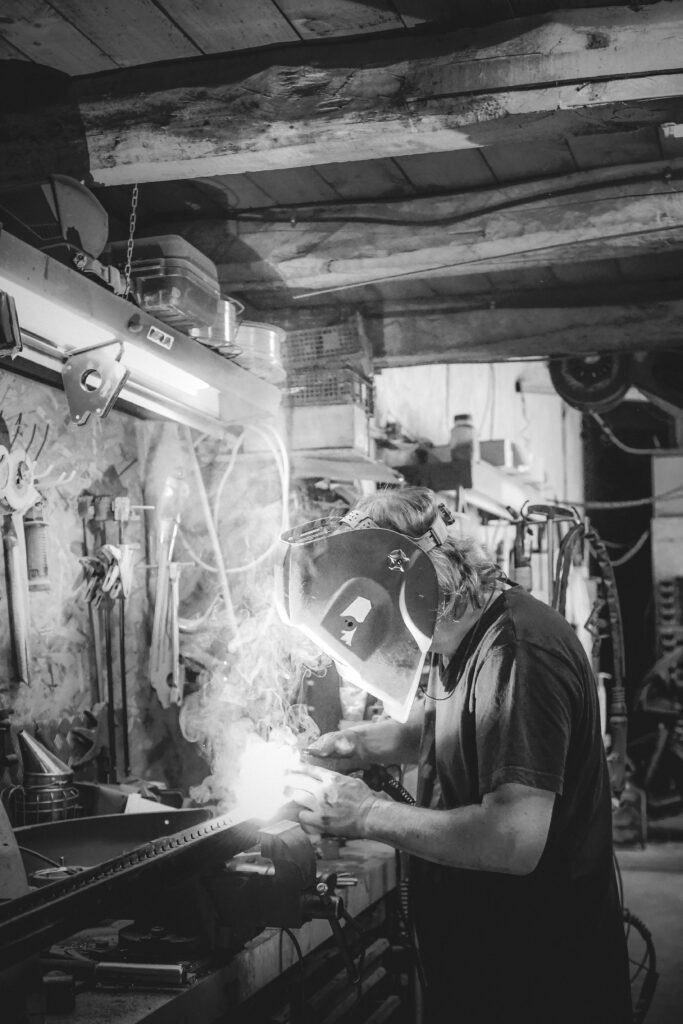 Soudure etincelles metal atelier noyal pontivy