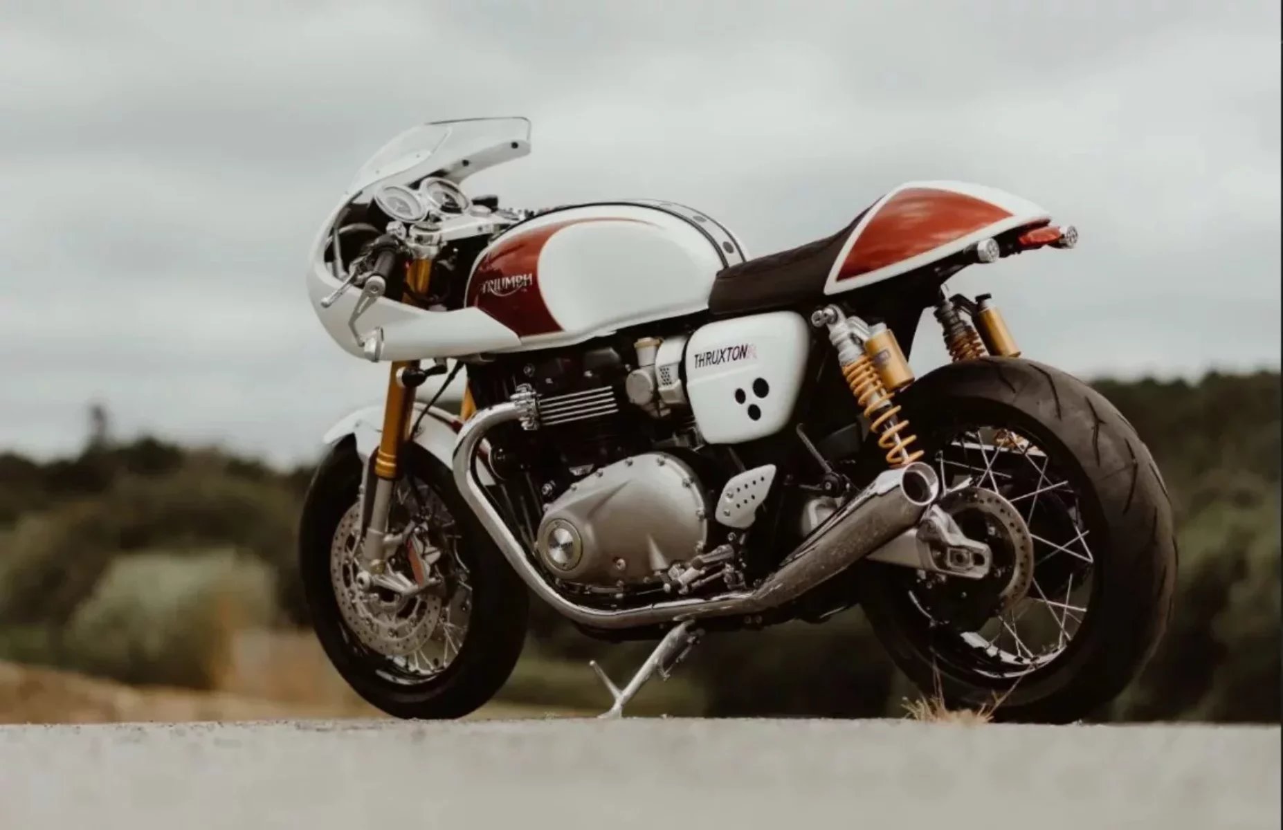 Triumph 3 4 arriere sur route